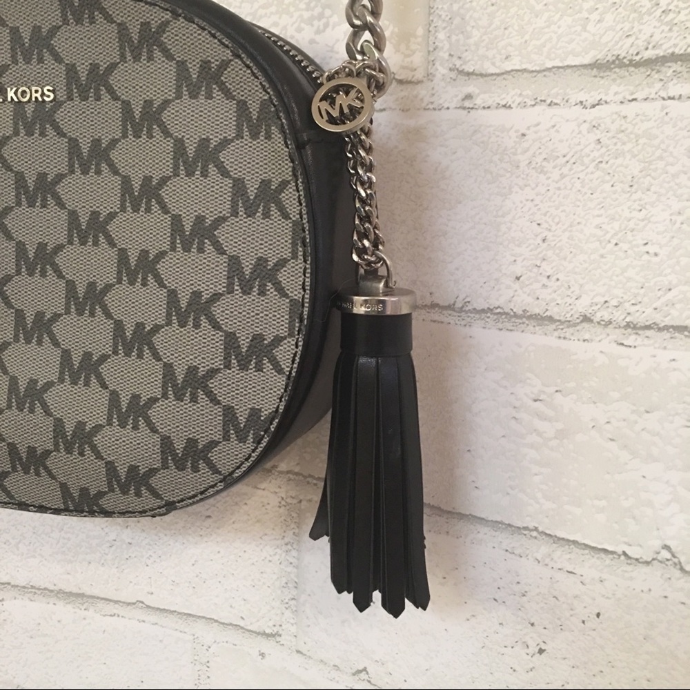Micheal Kors Signature Ginny Messenger Crossbody - Picture 7 of 10